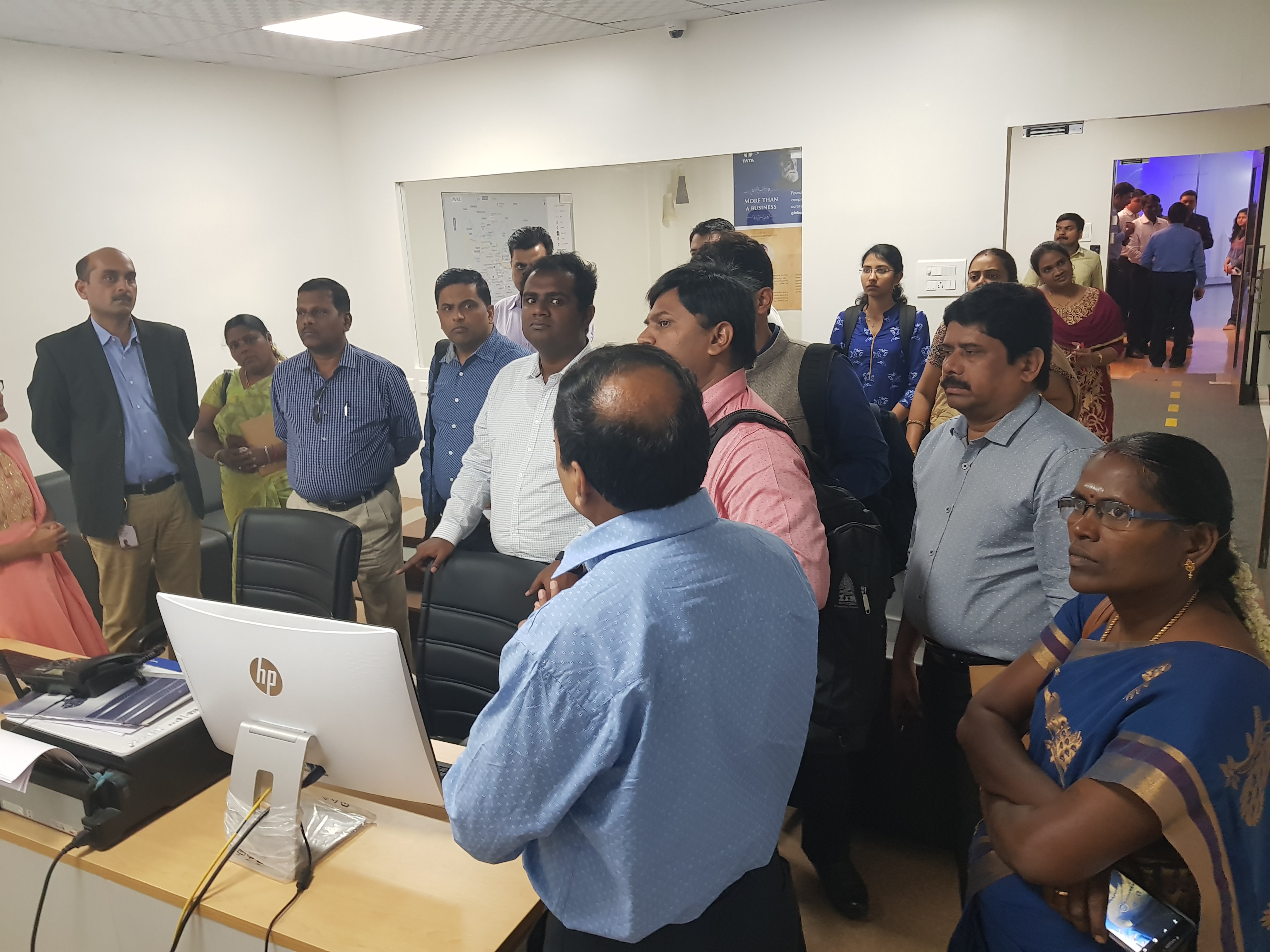 Delegates interacting with PSCDCL team at the Smart City Operations Centre